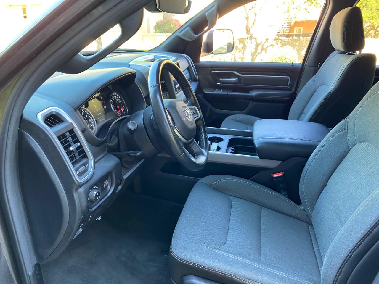 RAM 1500 Big Horn 4x4 Crew Cab 5'7" Box 2021