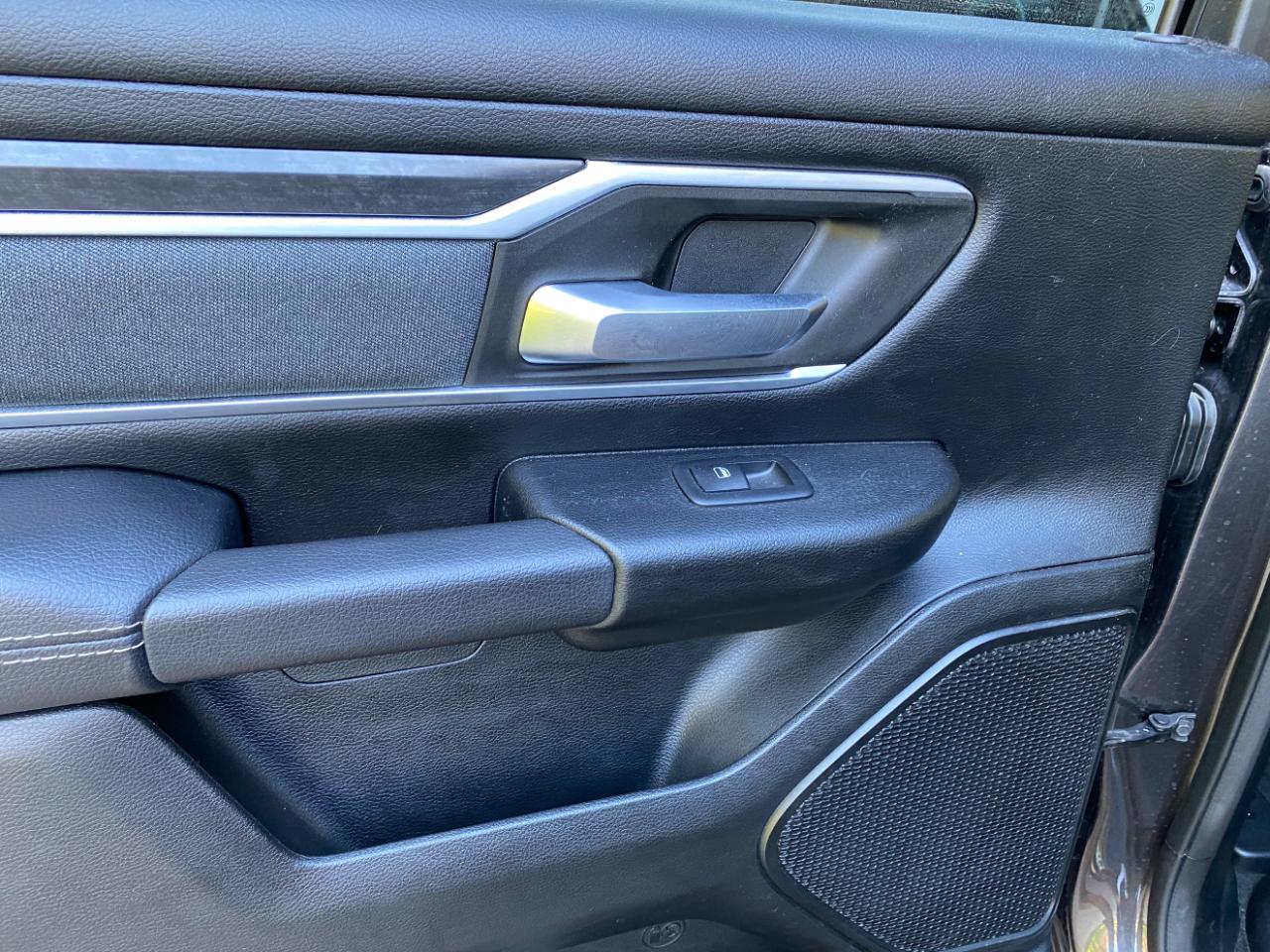 RAM 1500 Big Horn 4x4 Crew Cab 5'7" Box 2021