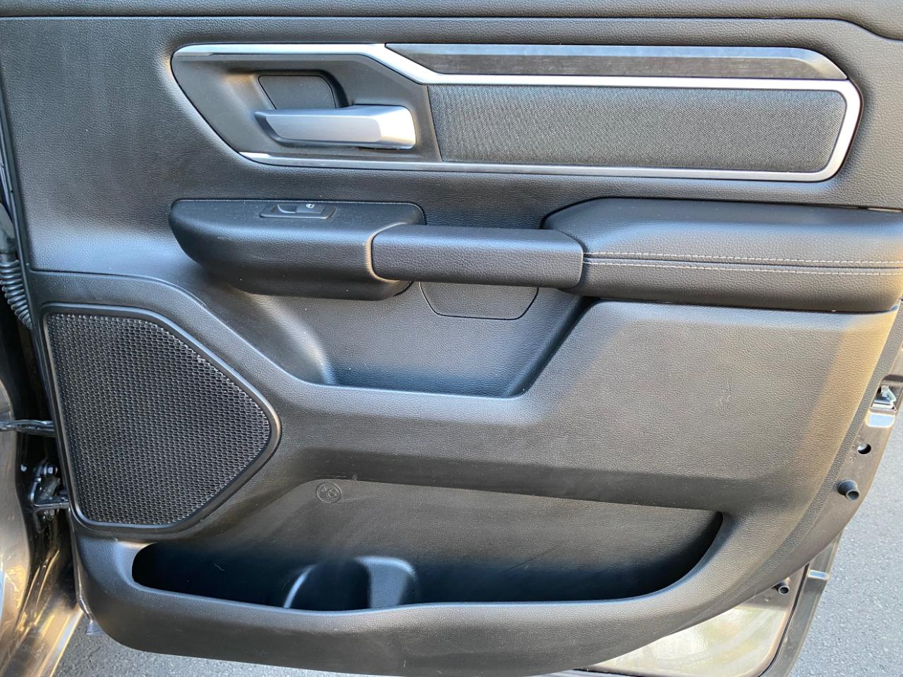 RAM 1500 Big Horn 4x4 Crew Cab 5'7" Box 2021