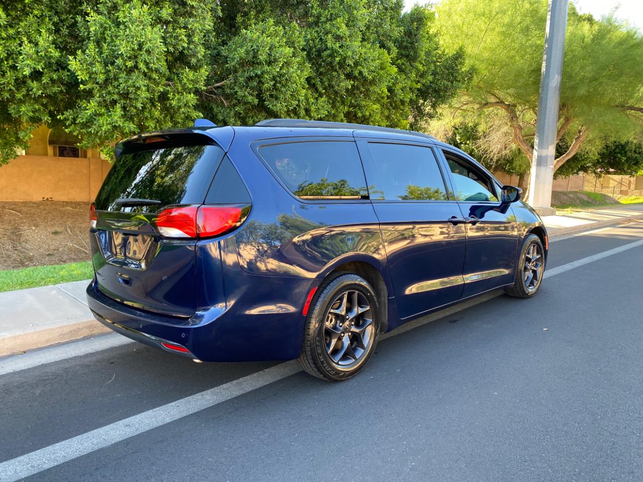 Chrysler Pacifica Touring L FWD 2018