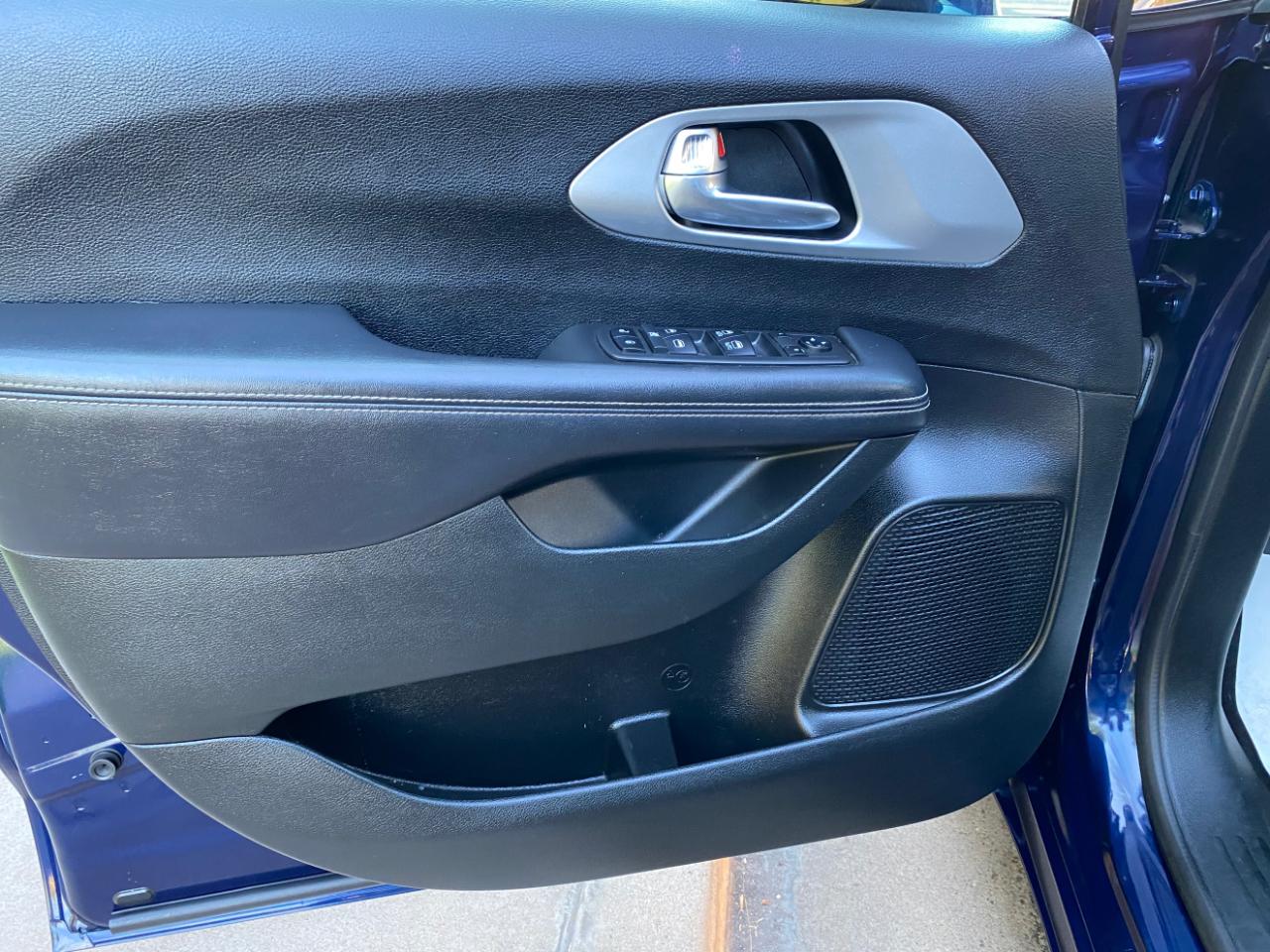 Chrysler Pacifica Touring L FWD 2018