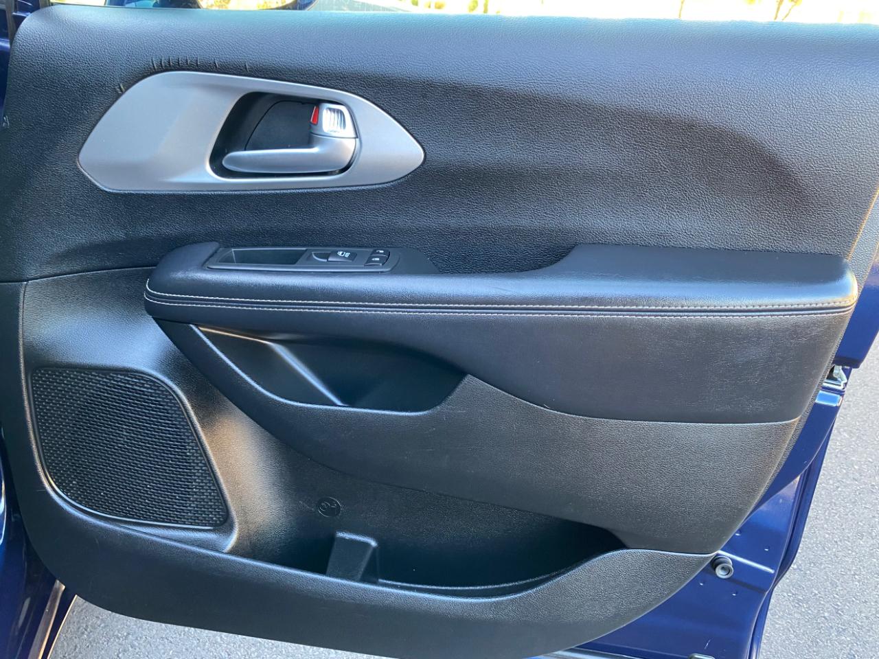 Chrysler Pacifica Touring L FWD 2018