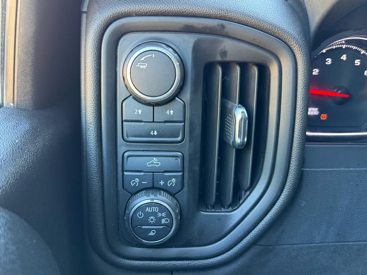 Chevrolet Silverado 2500HD 4WD Crew Cab 159" Custom 2022