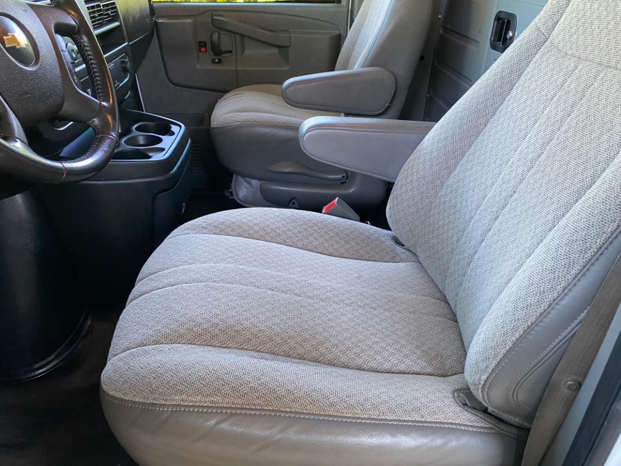 Chevrolet Express Cargo Van RWD 2500 135" 2022