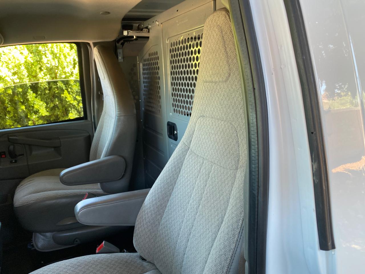 Chevrolet Express Cargo Van RWD 2500 135" 2022