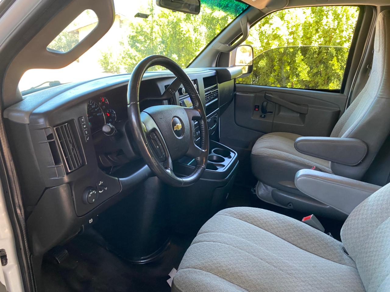 Chevrolet Express Cargo Van RWD 2500 135" 2022