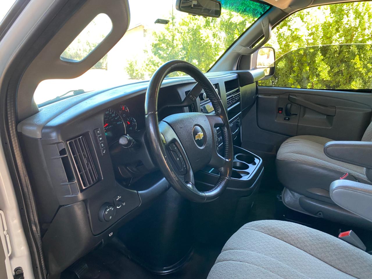 Chevrolet Express Cargo Van RWD 2500 135" 2022