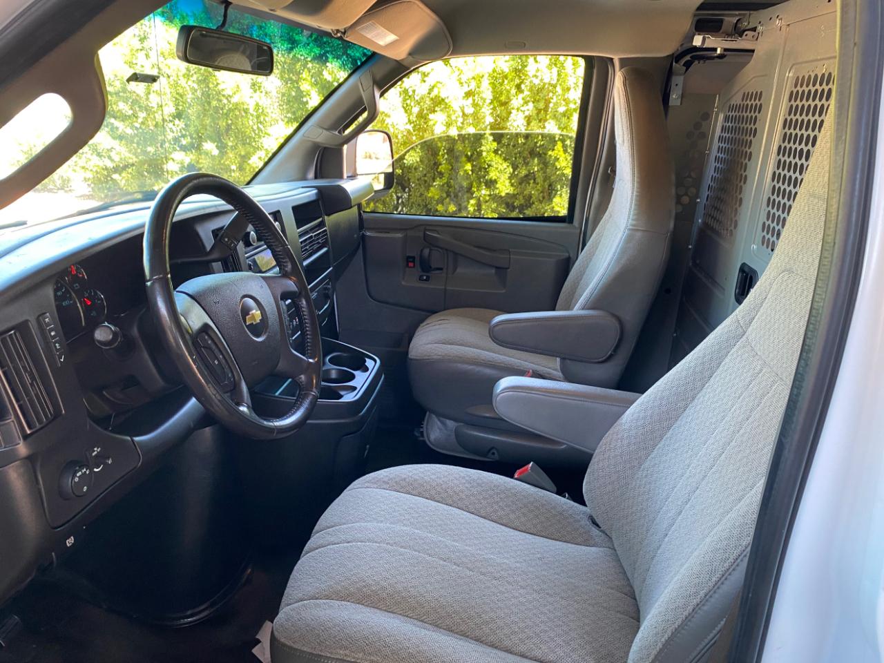 Chevrolet Express Cargo Van RWD 2500 135" 2022