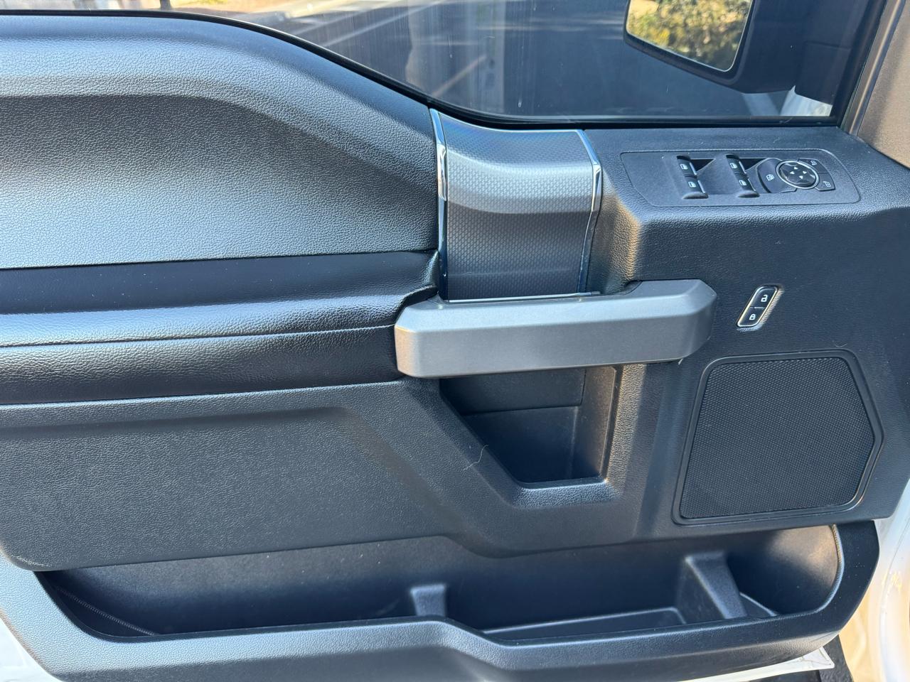 Ford F-150 2WD SuperCrew 145" XLT 2015