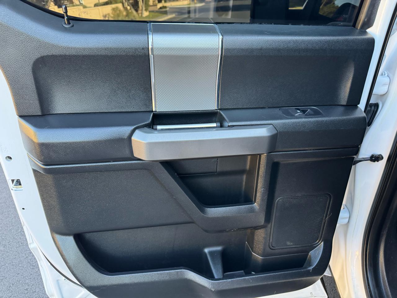 Ford F-150 2WD SuperCrew 145" XLT 2015
