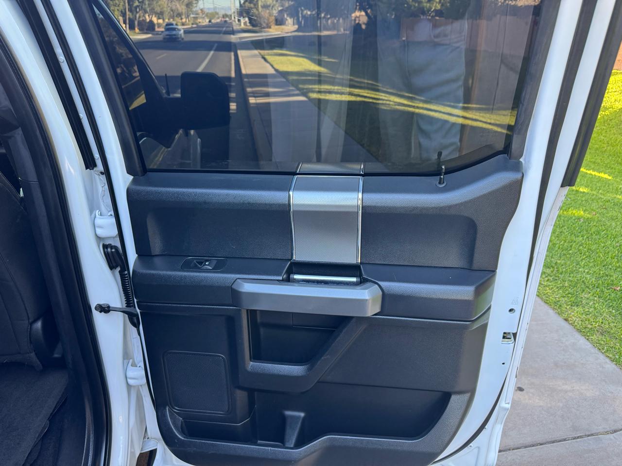 Ford F-150 2WD SuperCrew 145" XLT 2015