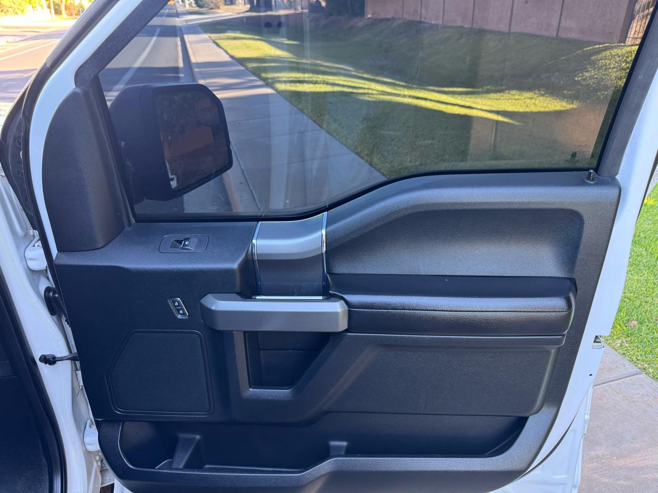 Ford F-150 2WD SuperCrew 145" XLT 2015