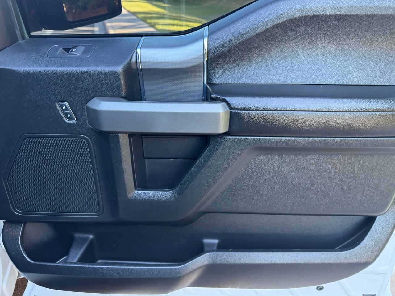 Ford F-150 2WD SuperCrew 145" XLT 2015