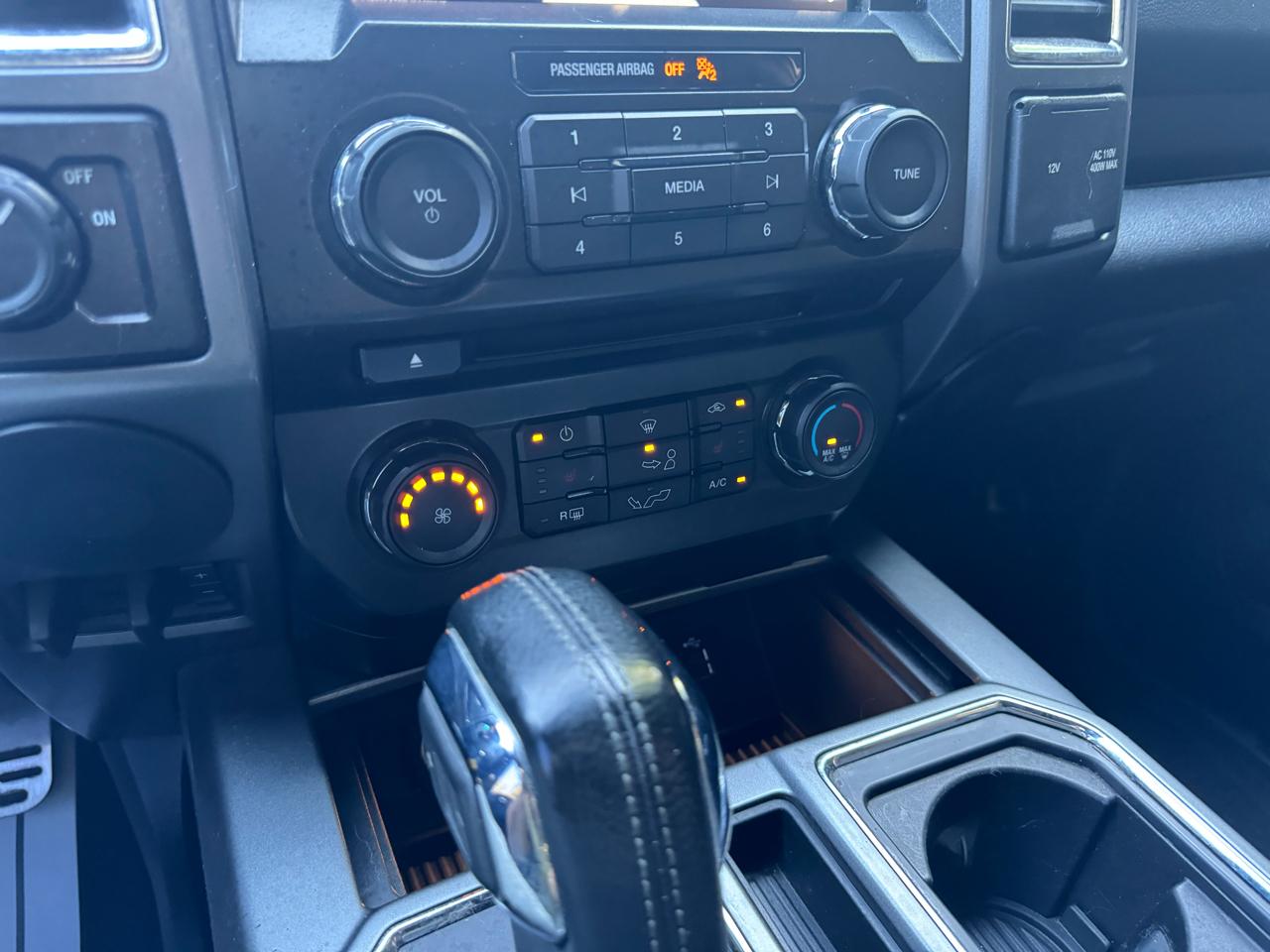 Ford F-150 2WD SuperCrew 145" XLT 2015