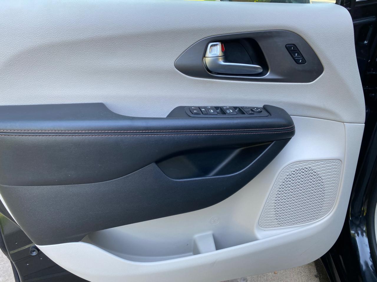 Chrysler Pacifica Touring L FWD 2020