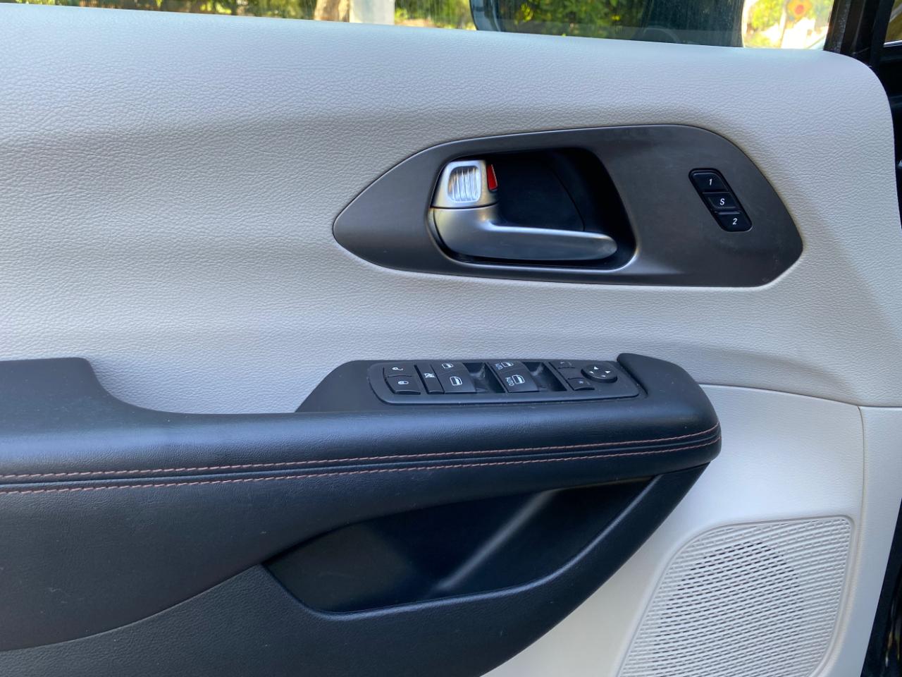 Chrysler Pacifica Touring L FWD 2020