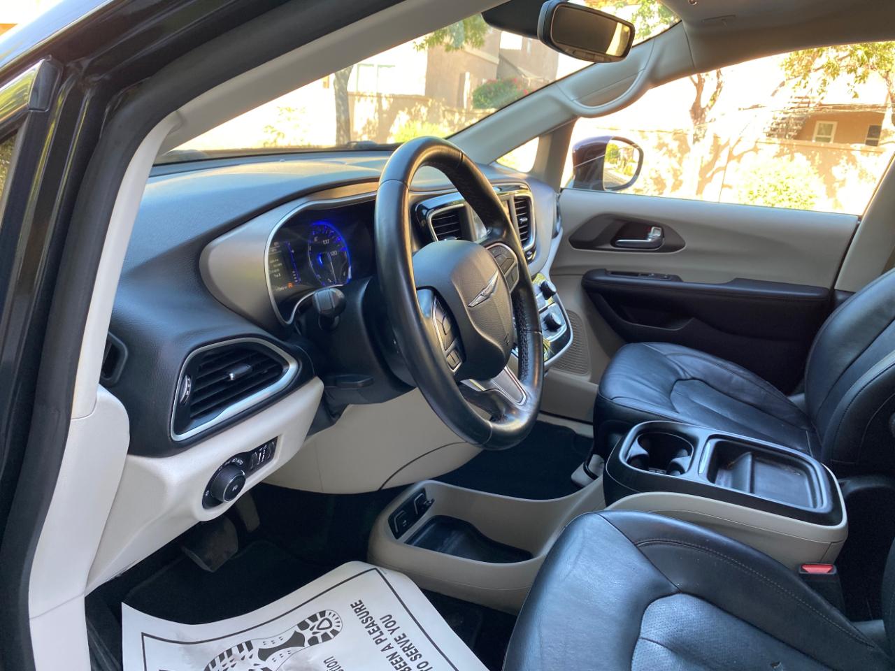 Chrysler Pacifica Touring L FWD 2020