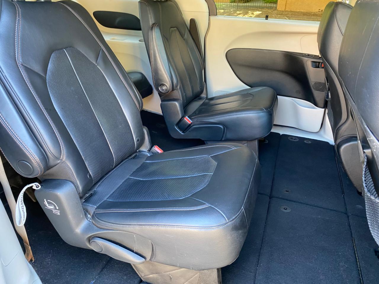 Chrysler Pacifica Touring L FWD 2020