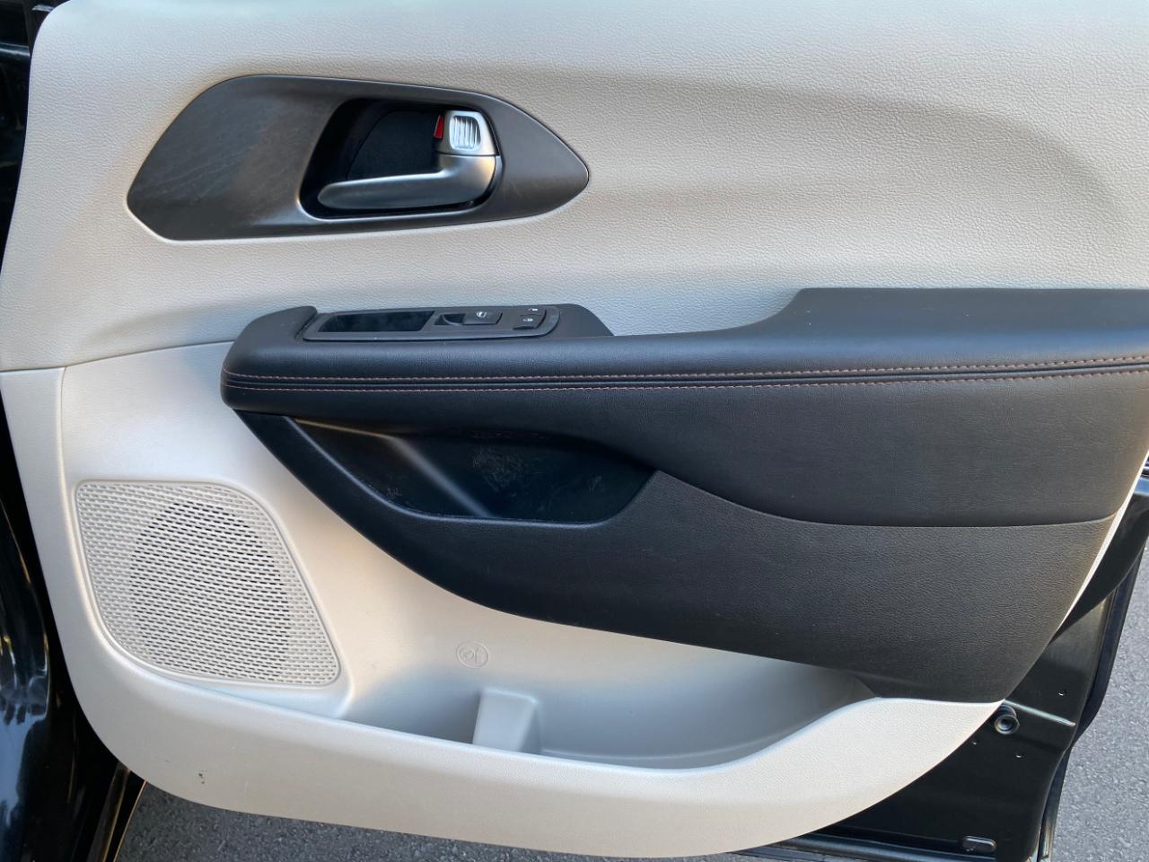 Chrysler Pacifica Touring L FWD 2020