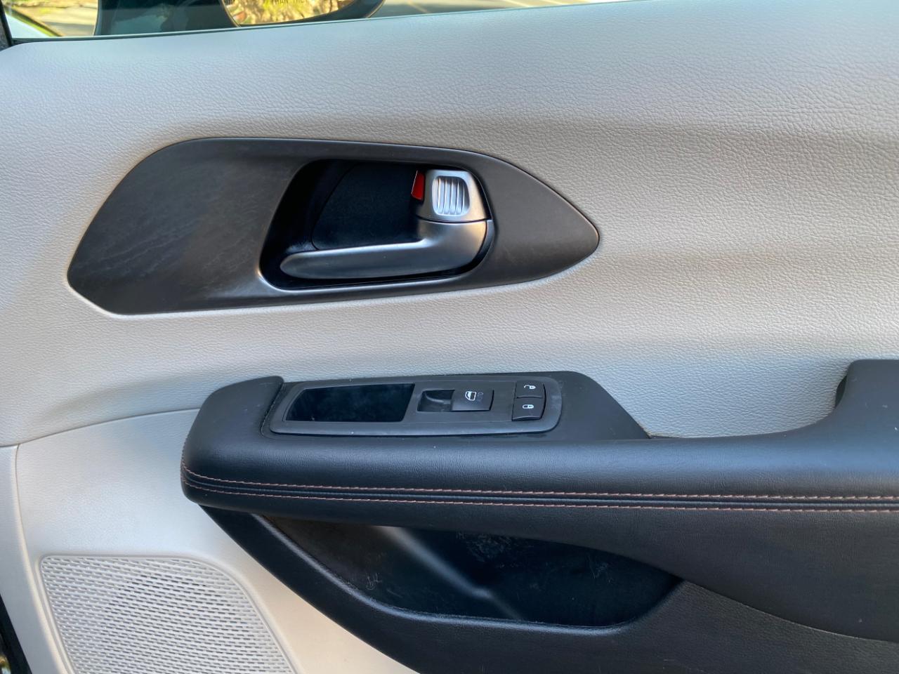 Chrysler Pacifica Touring L FWD 2020