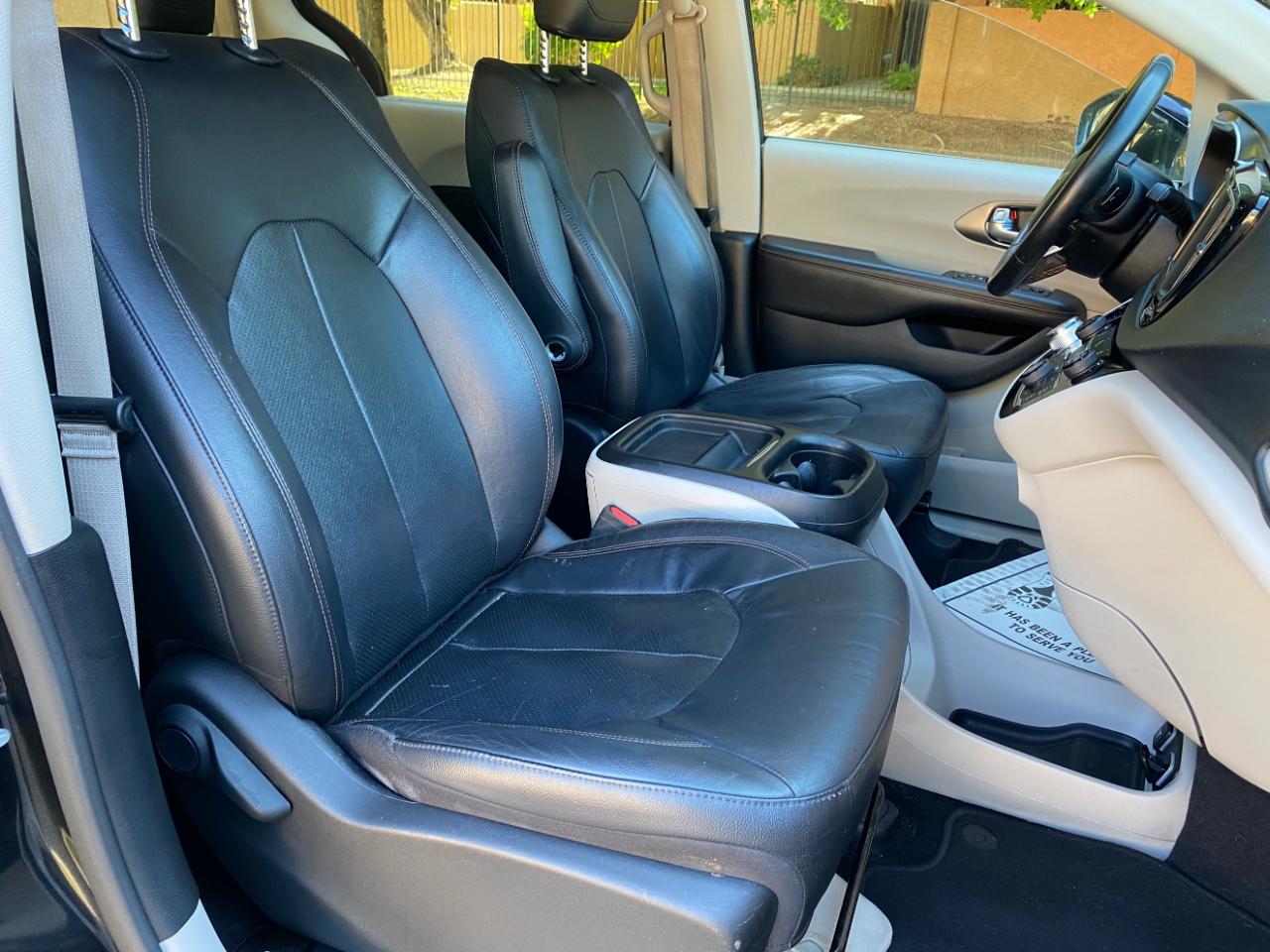 Chrysler Pacifica Touring L FWD 2020