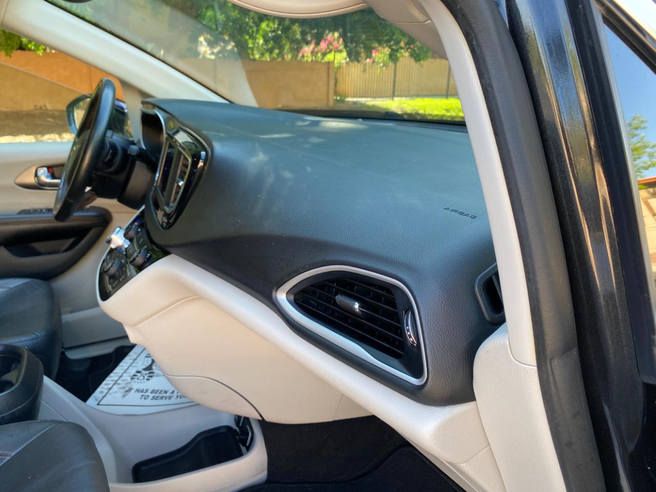 Chrysler Pacifica Touring L FWD 2020