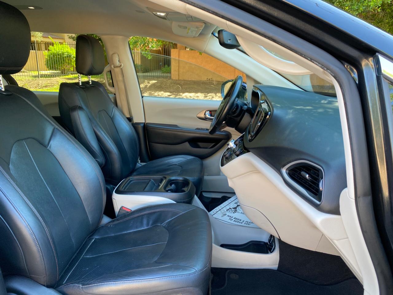 Chrysler Pacifica Touring L FWD 2020