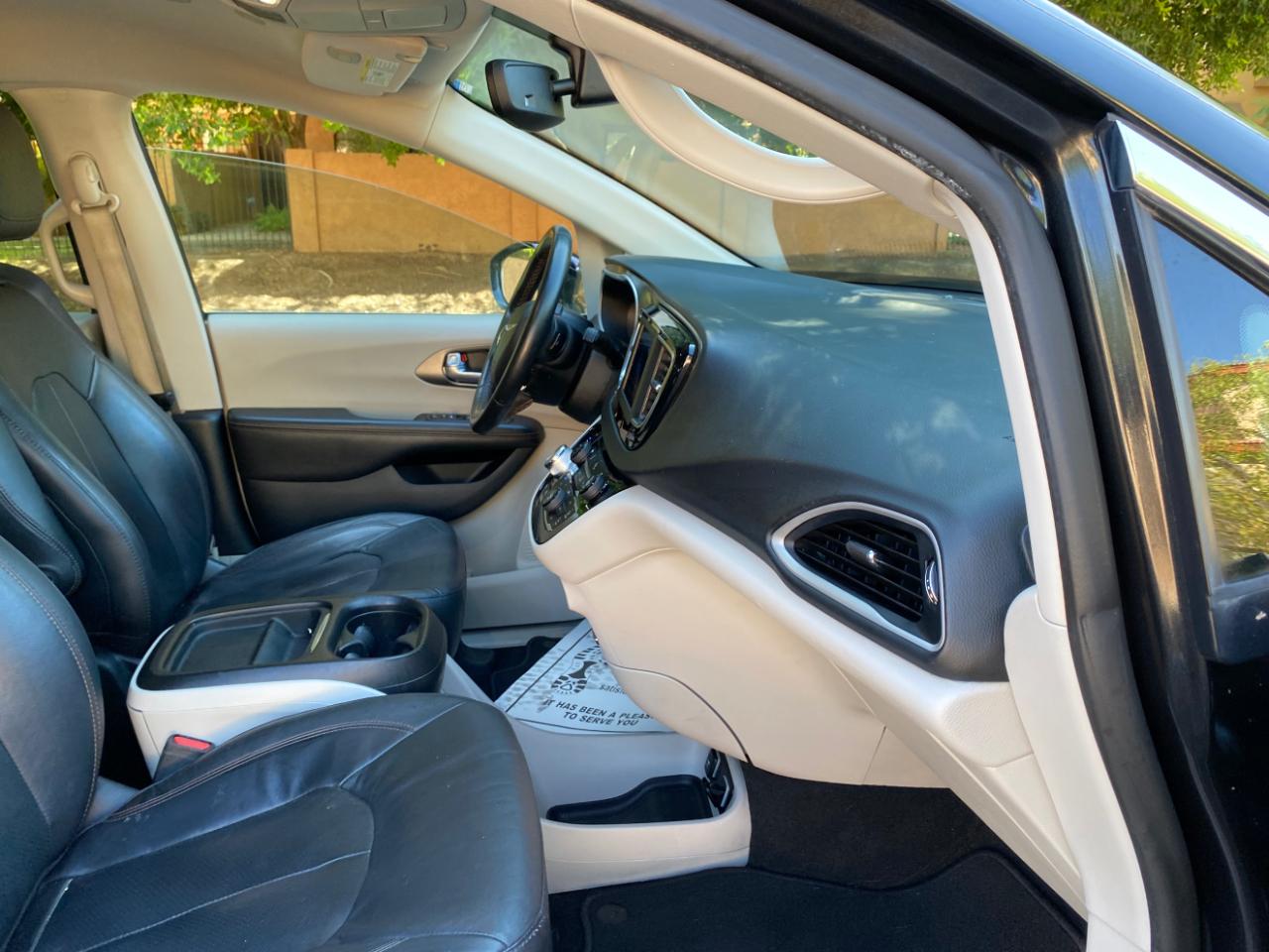 Chrysler Pacifica Touring L FWD 2020