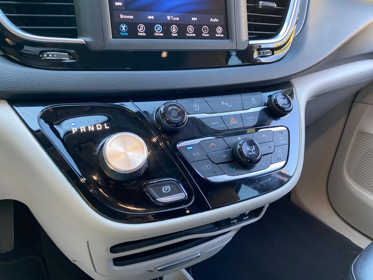 Chrysler Pacifica Touring L FWD 2020