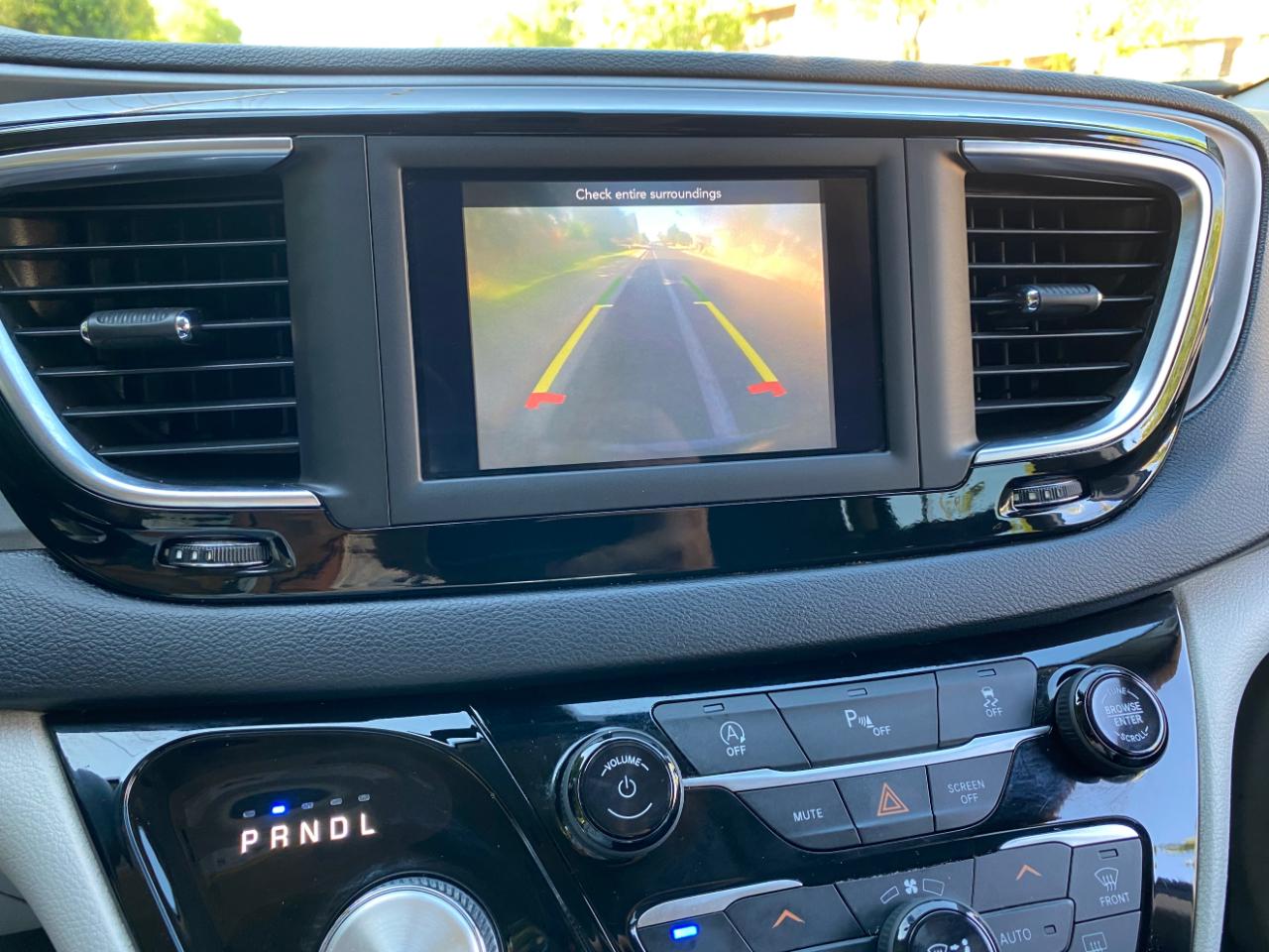 Chrysler Pacifica Touring L FWD 2020