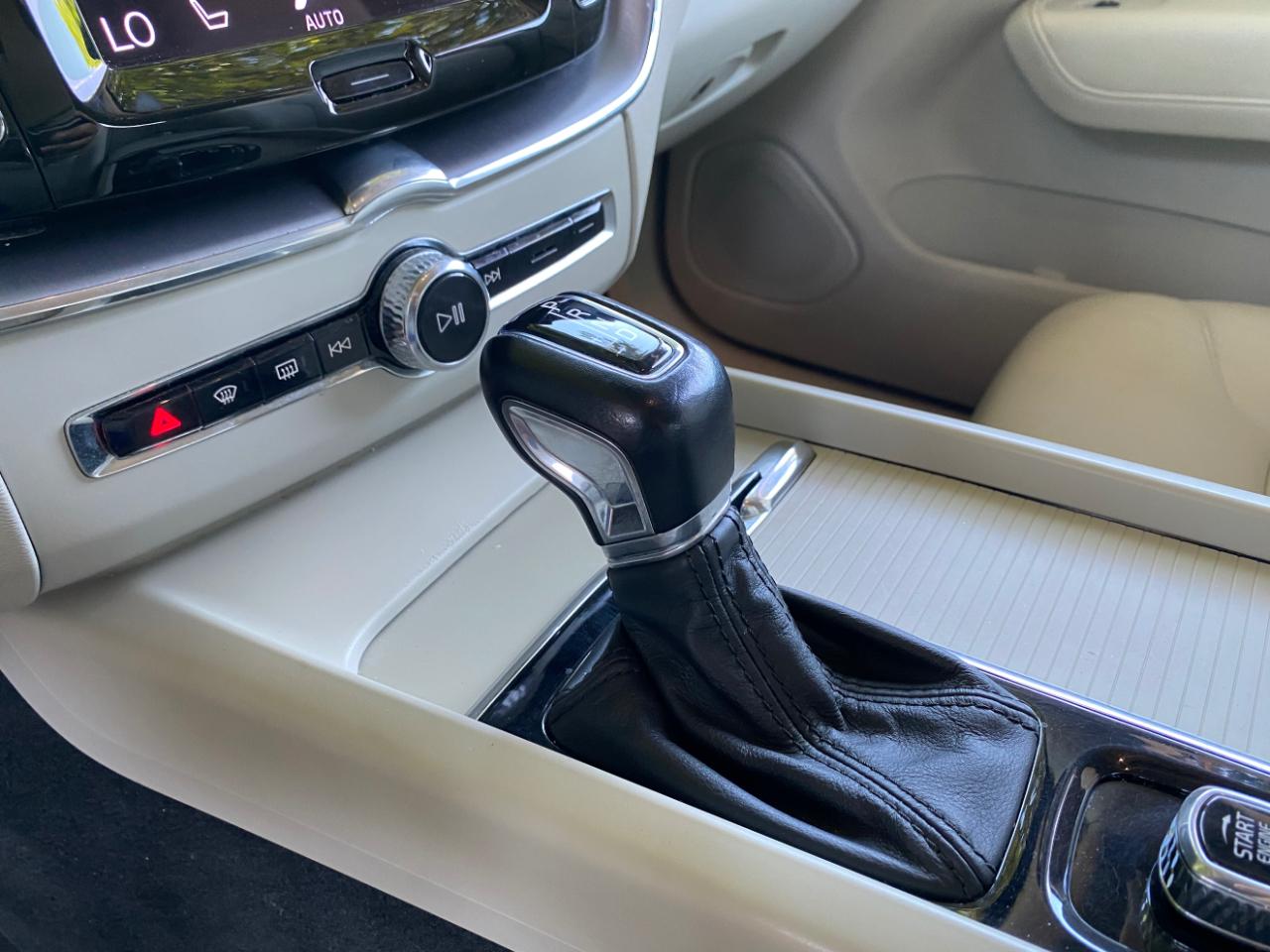 Volvo XC60 T5 AWD Momentum 2021