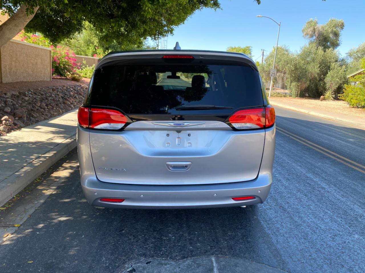Chrysler Pacifica LX FWD 2019