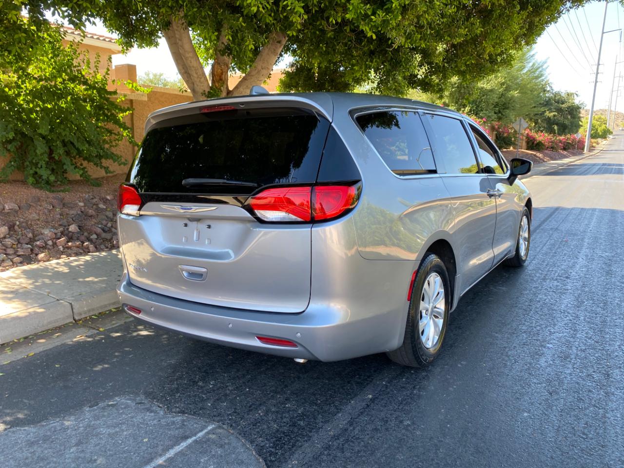 Chrysler Pacifica LX FWD 2019