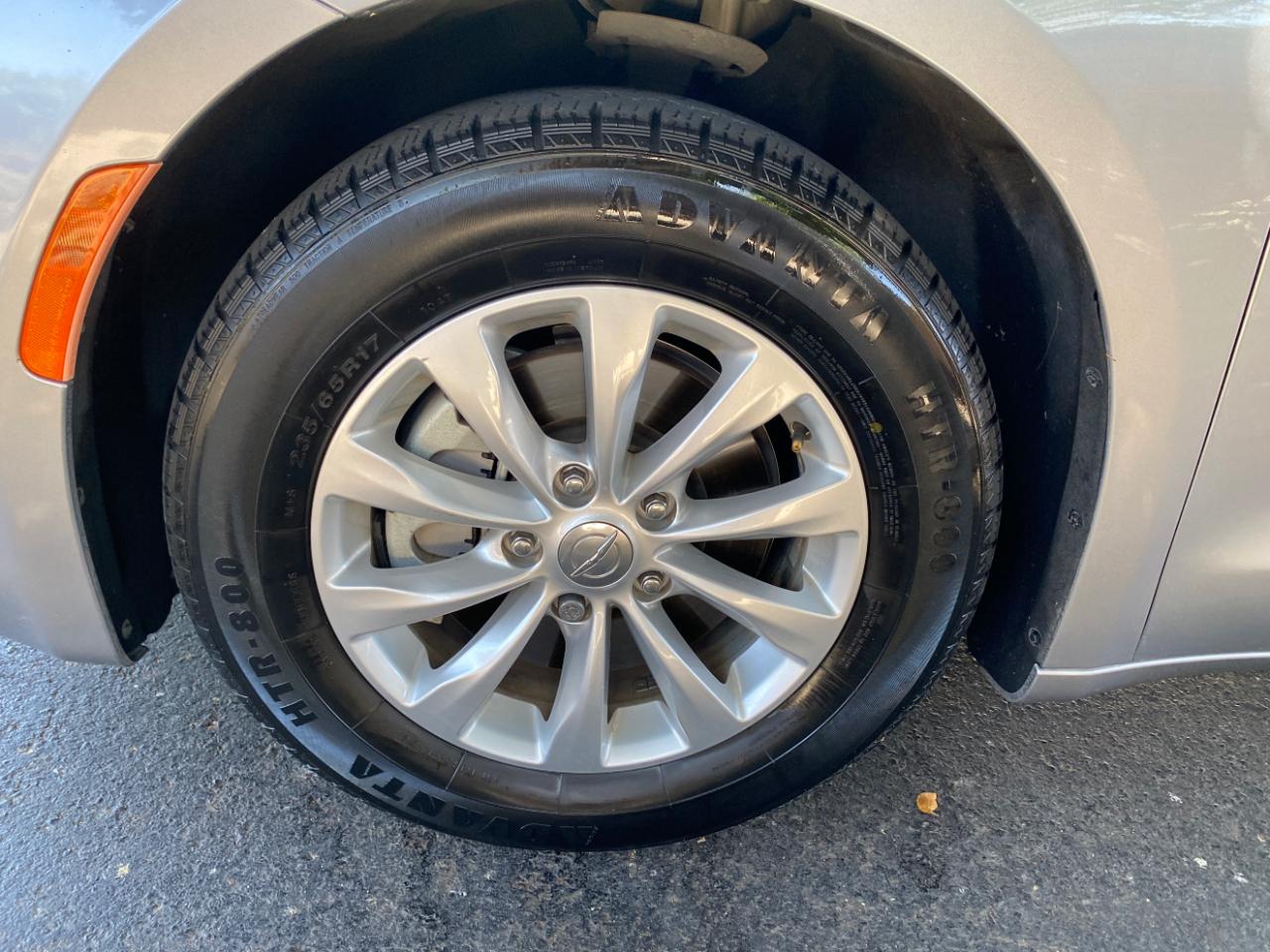 Chrysler Pacifica LX FWD 2019