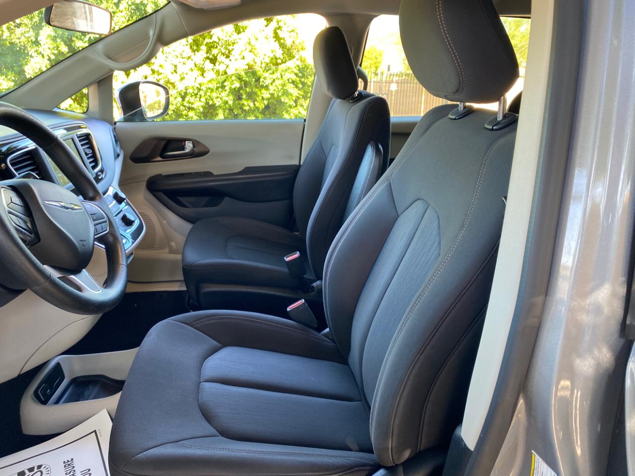 Chrysler Pacifica LX FWD 2019
