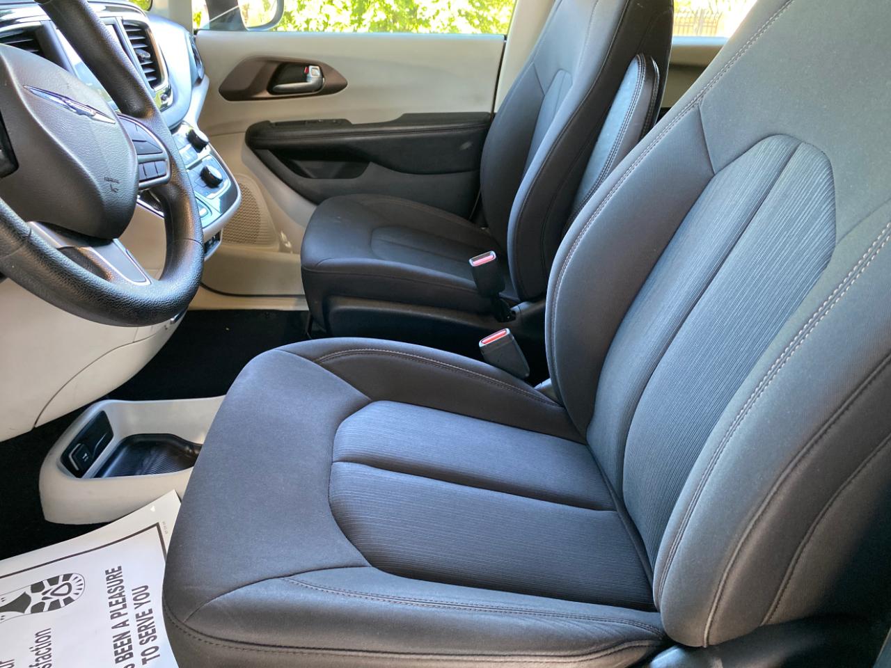 Chrysler Pacifica LX FWD 2019