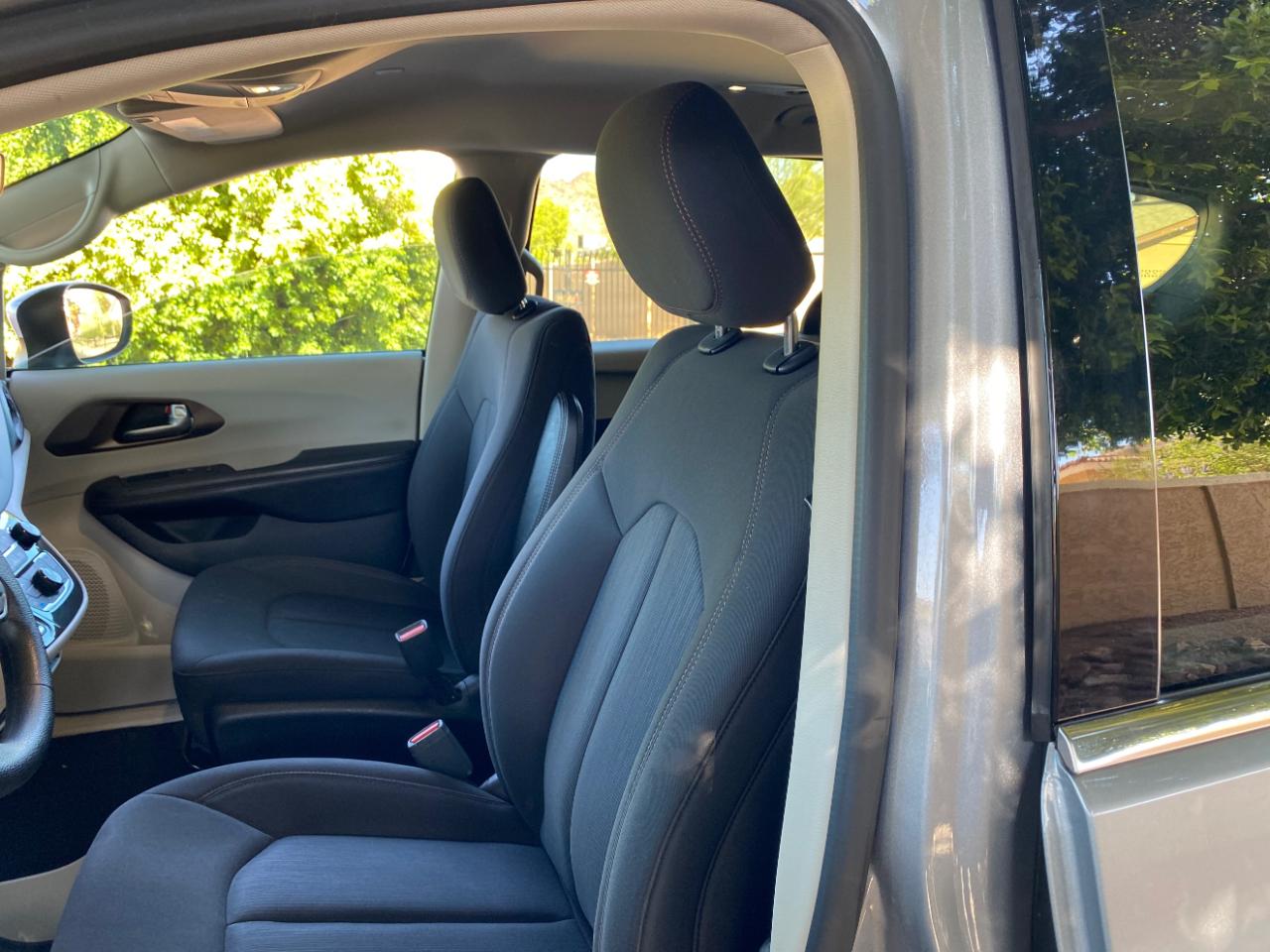 Chrysler Pacifica LX FWD 2019