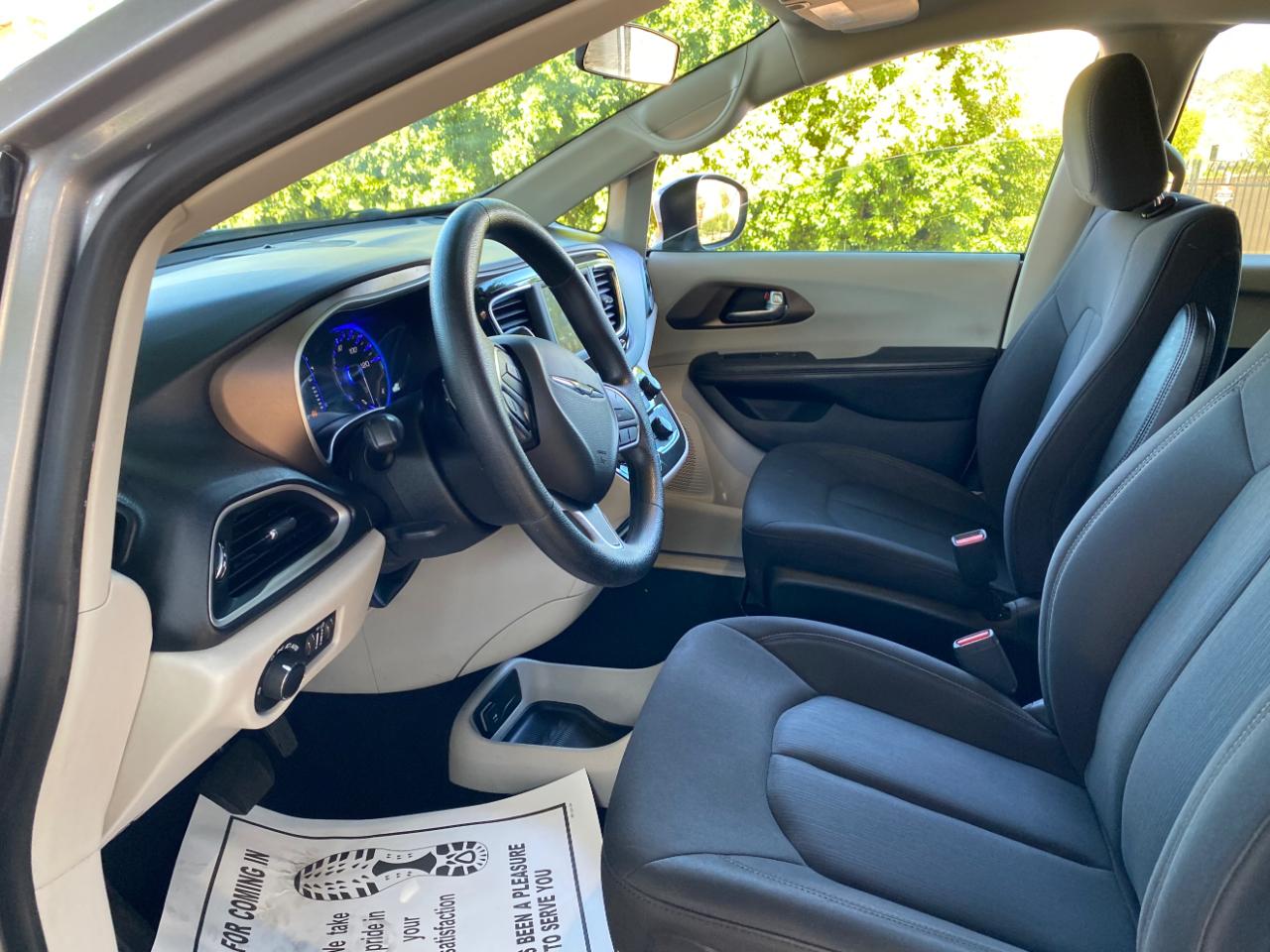 Chrysler Pacifica LX FWD 2019