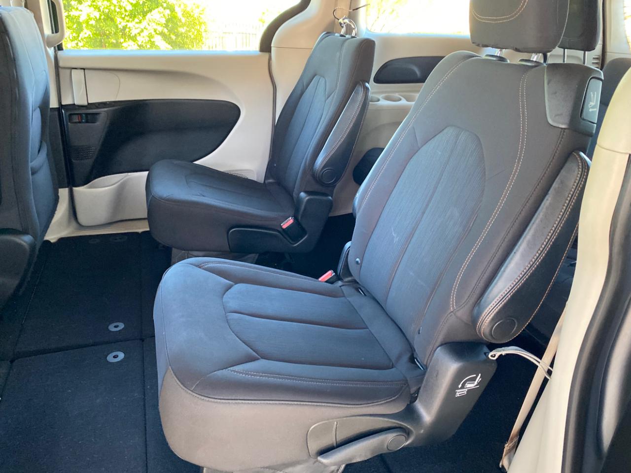 Chrysler Pacifica LX FWD 2019