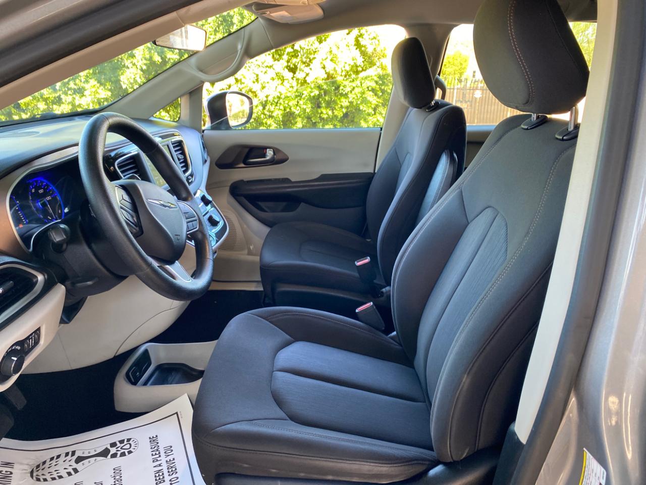 Chrysler Pacifica LX FWD 2019