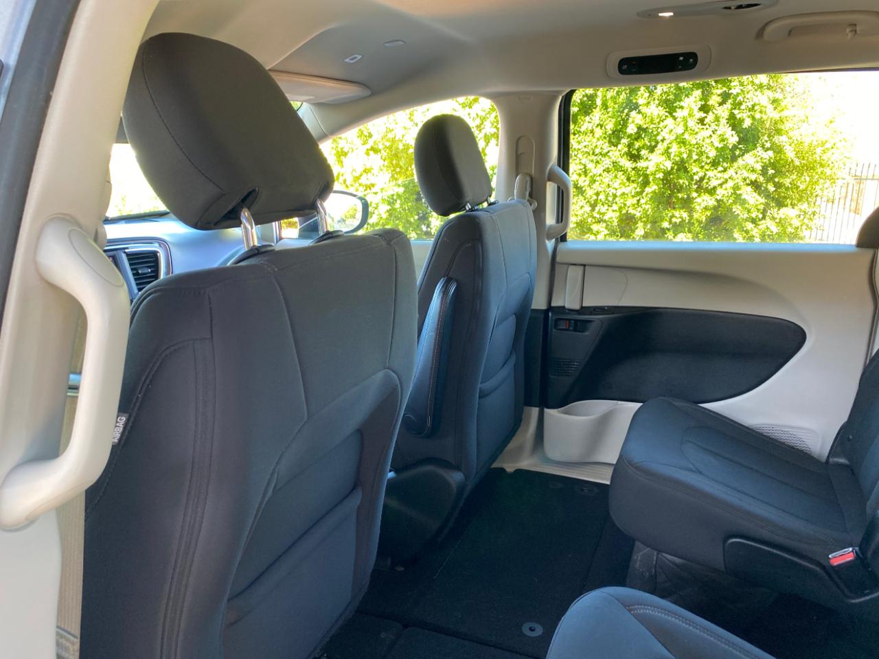 Chrysler Pacifica LX FWD 2019