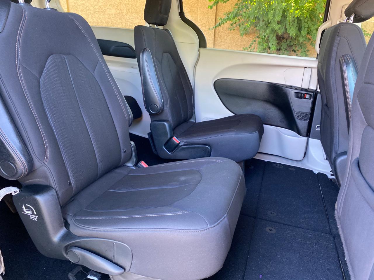 Chrysler Pacifica LX FWD 2019