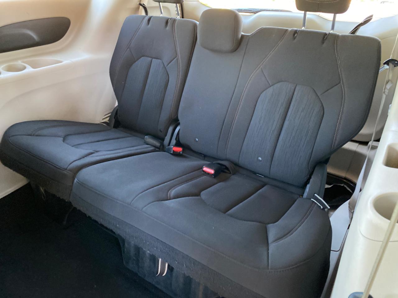 Chrysler Pacifica LX FWD 2019
