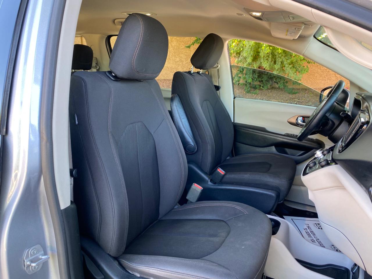 Chrysler Pacifica LX FWD 2019