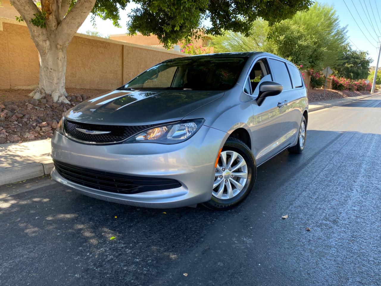 Chrysler Pacifica LX FWD 2019