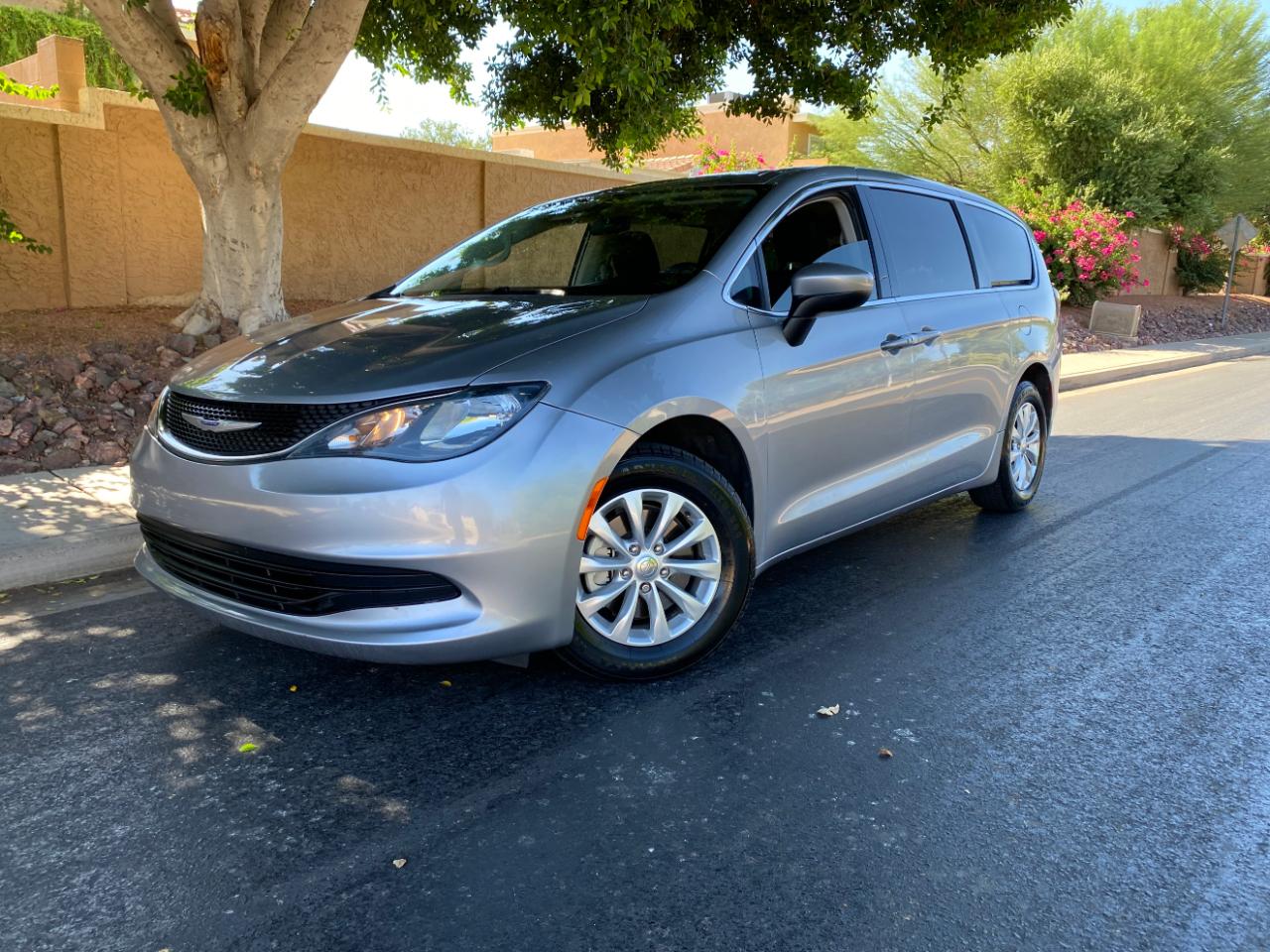 Chrysler Pacifica LX FWD 2019