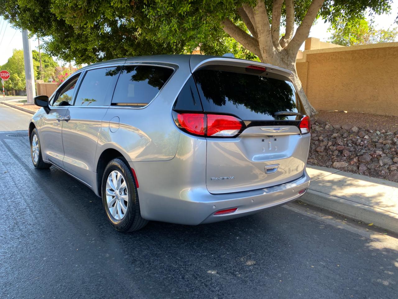Chrysler Pacifica LX FWD 2019