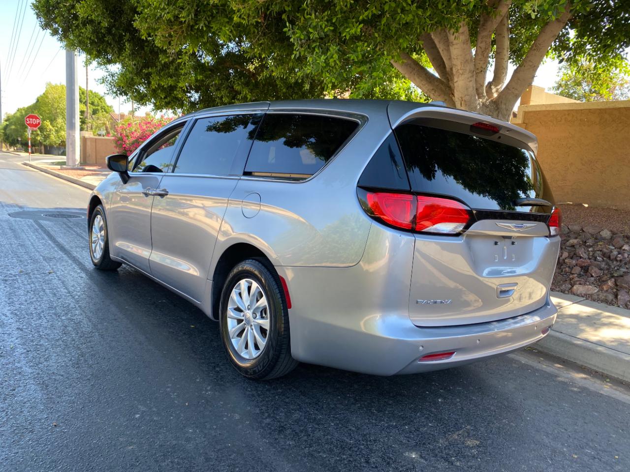 Chrysler Pacifica LX FWD 2019