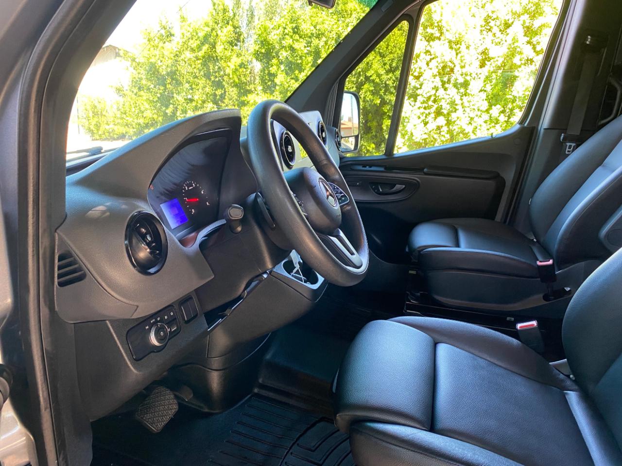 Mercedes-Benz Sprinter Van 2500 High Roof V6 170" RWD 2021