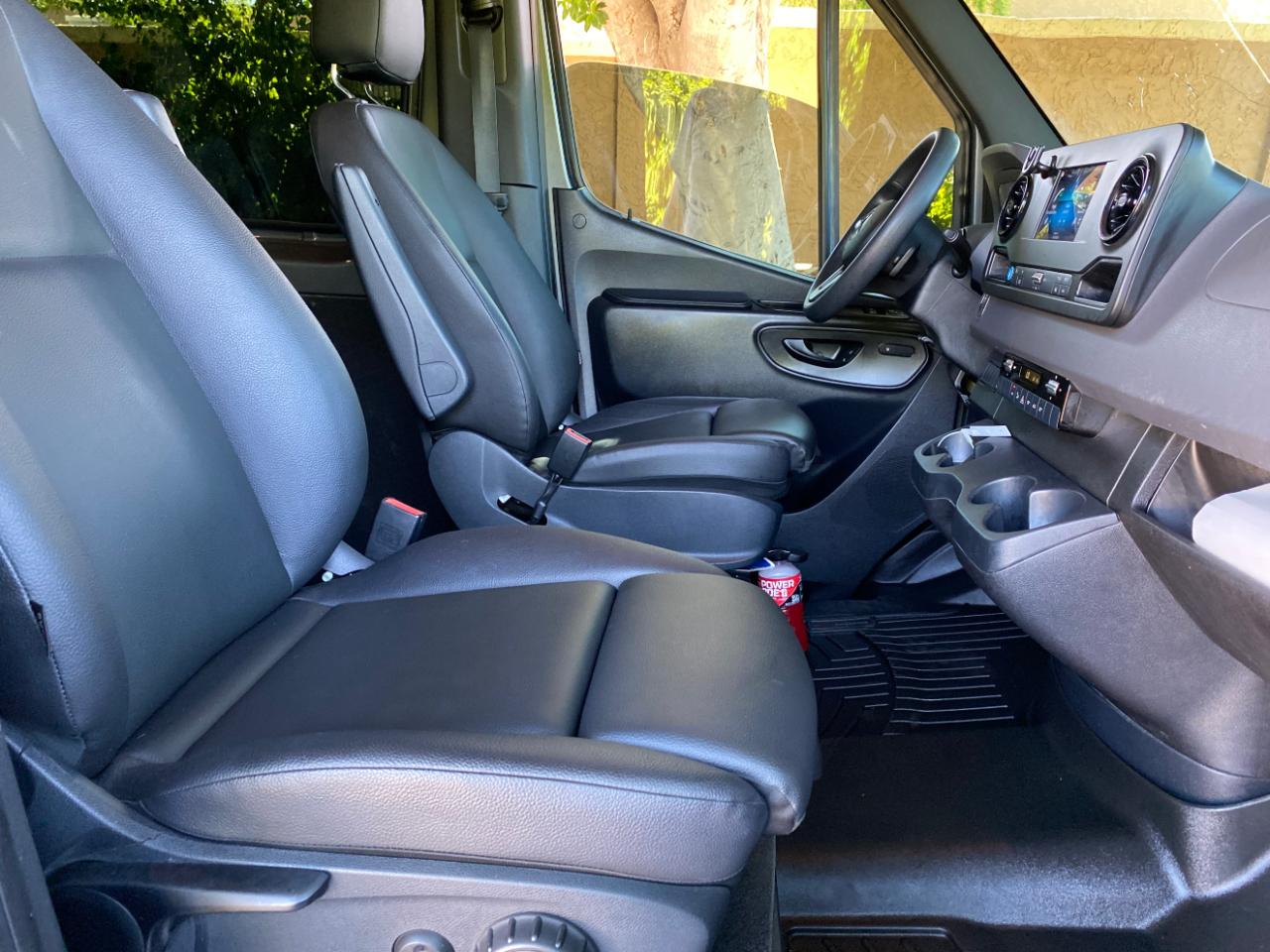 Mercedes-Benz Sprinter Van 2500 High Roof V6 170" RWD 2021